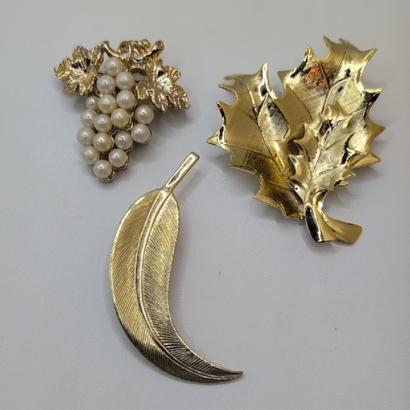 Gold and White Brooch Set with Grapes Leaf and Crescent Designs - Picture 1 of 6